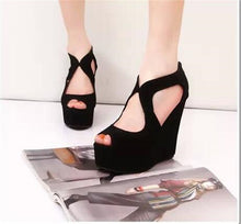 Load image into Gallery viewer, Platform Buckle Strap Sandals