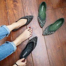 Load image into Gallery viewer, Rhinestone Moccasins