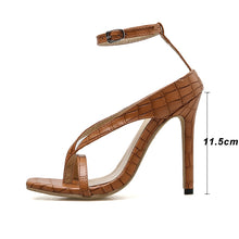 Load image into Gallery viewer, Thong Sandals