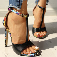 Load image into Gallery viewer, T-Strap Floral Print Sandals