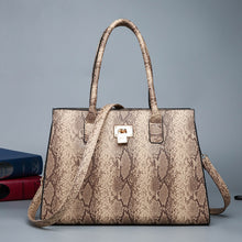 Load image into Gallery viewer, Women 4pc Handbag Set